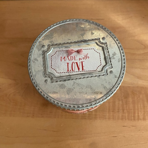 RARE/NEW White Barn Bath & Body Works 3-Wick Candle - Picture 3 of 7